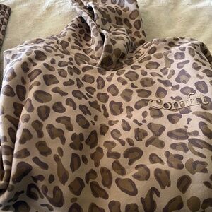 Comfrt brown leopard sweat suit M  New Never worn